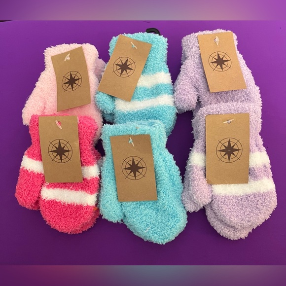 Adorable youth mittens. Red, gray, orange, lavender, white in these 6 pair. NWT. - Picture 5 of 8